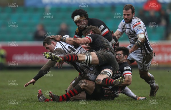 060414 - Cornish Pirates v Pontypridd, British and Irish Cup Quarter Final - Pontypridd's Dafydd Lockyer is swamped by the Pirates defence
