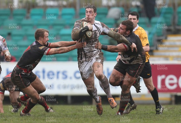060414 - Cornish Pirates v Pontypridd, British and Irish Cup Quarter Final - Pontypridd's Dafydd Lockyer looks to make a break