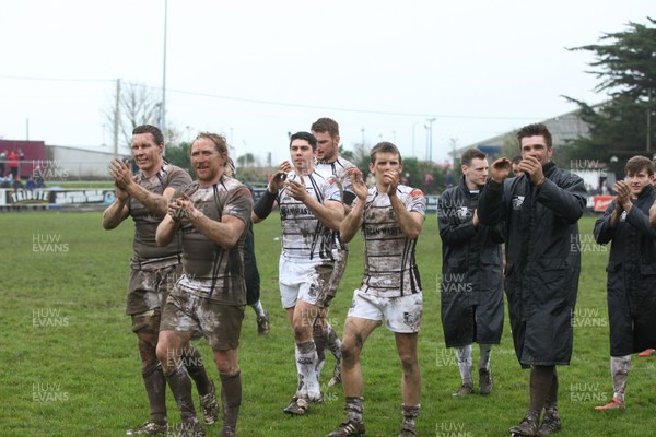 060414 - Cornish Pirates v Pontypridd, British and Irish Cup Quarter Final - Pontypridd players applaud the travelling supporters after the win