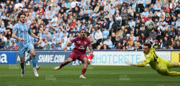 010424 - Coventry City v Cardiff City - Sky Bet Championship - Karlan Grant of Cardiff shoots for goal but misses an open target