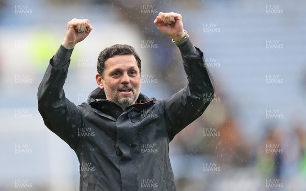 010424 - Coventry City v Cardiff City - Sky Bet Championship - At the end of the match Manager Erol Bulut of Cardiff applauds the travelling fans