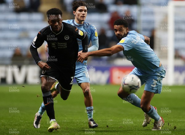 021121 - Coventry City v Swansea City - SkyBet Championship - Ethan Laird of Swansea City gets past Jake Clarke-Salter of Coventry City