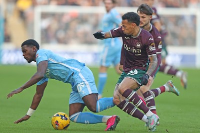 261225 - Coventry City v Swansea City - Sky Bet Championship - Ronald of Swansea and Liam Cullen of Swansea tackle Ephron Mason-Clark of Coventry