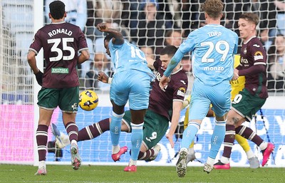 261225 - Coventry City v Swansea City - Sky Bet Championship - Ephron Mason-Clark of Coventry scores the 1st goal of the match