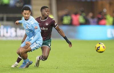261225 - Coventry City v Swansea City - Sky Bet Championship - Zeidane Inoussa of Swansea and Milan van Ewijk of Coventry