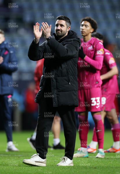 291223 - Coventry City v Swansea City - SkyBet Championship - Swansea City Care Taker Manager Alan Sheehan thanks the fans at full time