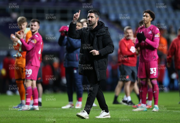 291223 - Coventry City v Swansea City - SkyBet Championship - Swansea City Care Taker Manager Alan Sheehan thanks the fans at full time