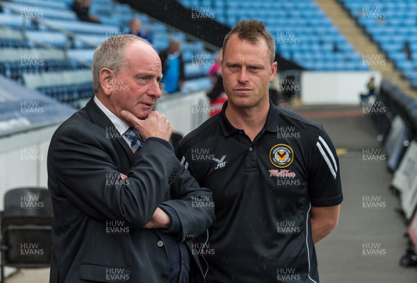 190817 - Coventry City v Newport County - Sky Bet League 2 - Newport County manager Michael Flynn with Lennie Lawrence ahead of the game at the Ricoh Arena