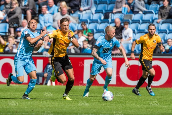 190817 - Coventry City v Newport County - Sky Bet League 2 - Newport County defender Ben White (6) pushes through the Coventry City defence