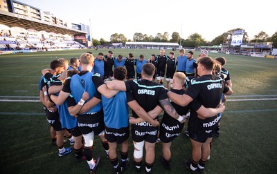 040926 - Coventry RFC v Ospreys, Pre-season Friendly - Ospreys huddle up ahead of the match