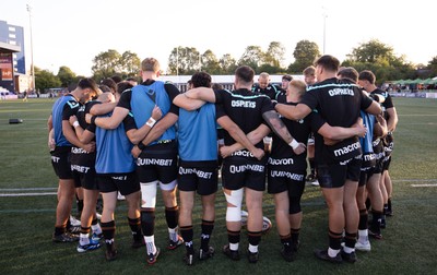 040926 - Coventry RFC v Ospreys, Pre-season Friendly - Ospreys huddle up ahead of the match