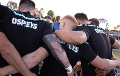 040926 - Coventry RFC v Ospreys, Pre-season Friendly - Ospreys huddle up ahead of the match