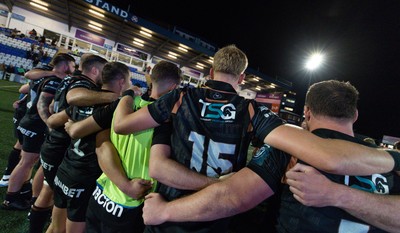 040926 - Coventry RFC v Ospreys, Pre-season Friendly - Ospreys players huddle up at the end of the match