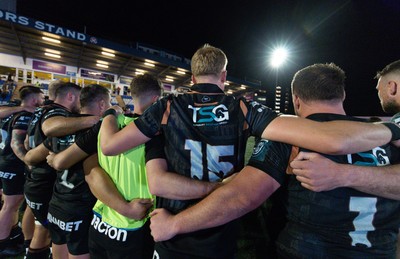 040926 - Coventry RFC v Ospreys, Pre-season Friendly - Ospreys players huddle up at the end of the match
