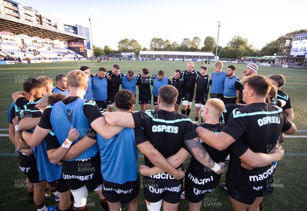 040926 - Coventry RFC v Ospreys, Pre-season Friendly - Ospreys huddle up ahead of the match