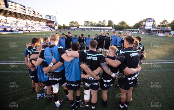040926 - Coventry RFC v Ospreys, Pre-season Friendly - Ospreys huddle up ahead of the match