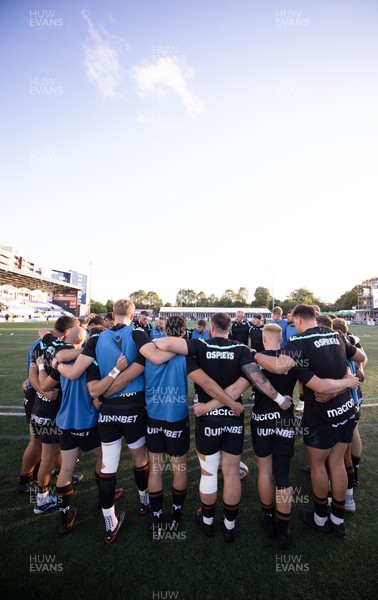 040926 - Coventry RFC v Ospreys, Pre-season Friendly - Ospreys huddle up ahead of the match
