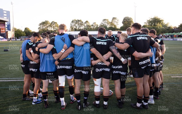 040926 - Coventry RFC v Ospreys, Pre-season Friendly - Ospreys huddle up ahead of the match