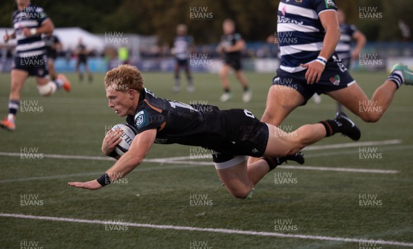 040926 - Coventry RFC v Ospreys, Pre-season Friendly - Harri Houston of Ospreys dives in to score try
