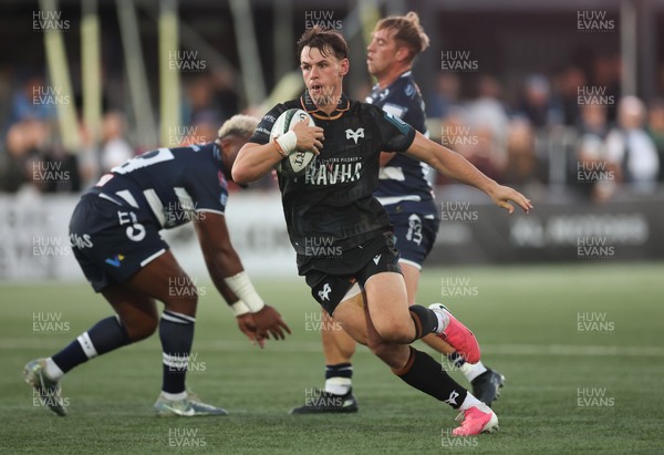040926 - Coventry RFC v Ospreys, Pre-season Friendly - Tom Rogers of Ospreys races in to score try