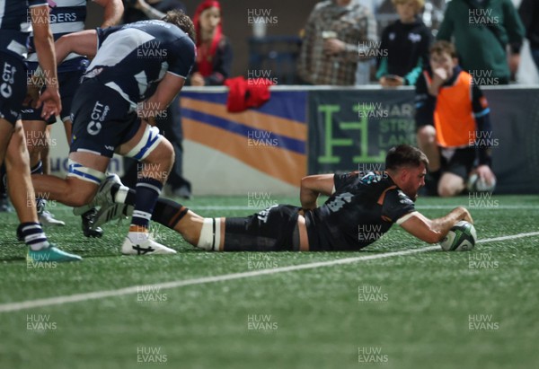 040926 - Coventry RFC v Ospreys, Pre-season Friendly - Liam Wright of Ospreys reaches out to score try