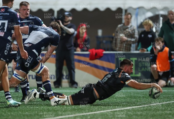 040926 - Coventry RFC v Ospreys, Pre-season Friendly - Liam Wright of Ospreys reaches out to score try
