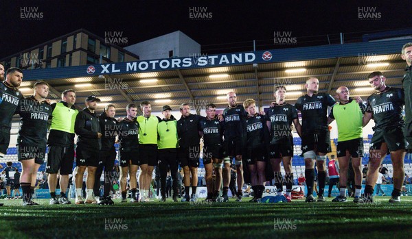 040926 - Coventry RFC v Ospreys, Pre-season Friendly - Ospreys players huddle up at the end of the match