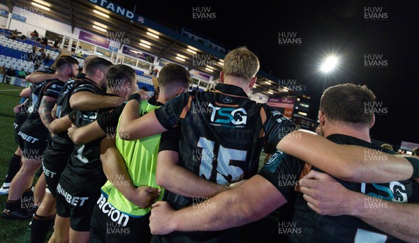 040926 - Coventry RFC v Ospreys, Pre-season Friendly - Ospreys players huddle up at the end of the match