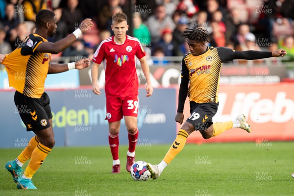 151022 - Crawley Town v Newport County - Sky Bet League 2 - Dom Telford of Newport County controls the ball