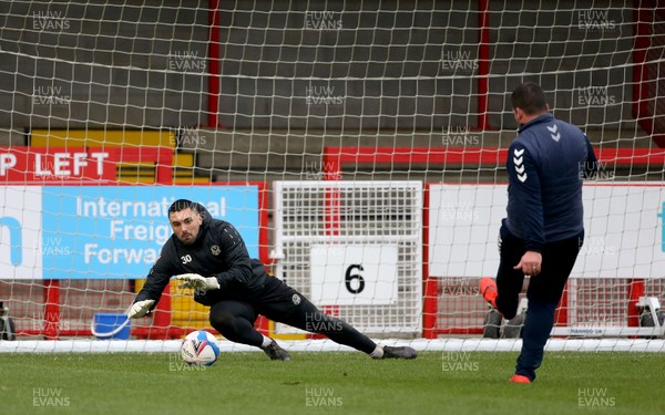 261220 - Crawley Town v Newport County - Sky Bet League 2 - Nick Townsend of Newport County warming up