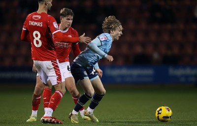 101225 - Crewe Alexandra v Newport County - Sky Bet League 2 - Sammy Braybrooke of Newport sneaks past Conor Thomas of Crewe with the ball