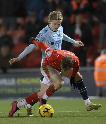 101225 - Crewe Alexandra v Newport County - Sky Bet League 2 - Sammy Braybrooke of Newport tangles with Tommi O'Riley of Crewe