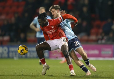 101225 - Crewe Alexandra v Newport County - Sky Bet League 2 - Ben Lloyd of Newport and Jay Mingi of Crewe
