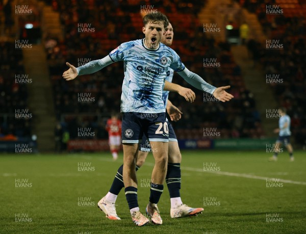 101225 - Crewe Alexandra v Newport County - Sky Bet League 2 - Ben Lloyd of Newport celebrates on Newport goal scored by Cameron Antwi of Newport