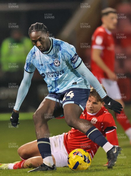 101225 - Crewe Alexandra v Newport County - Sky Bet League 2 - Nathan Opoku of Newport and Max Saunders of Crewe