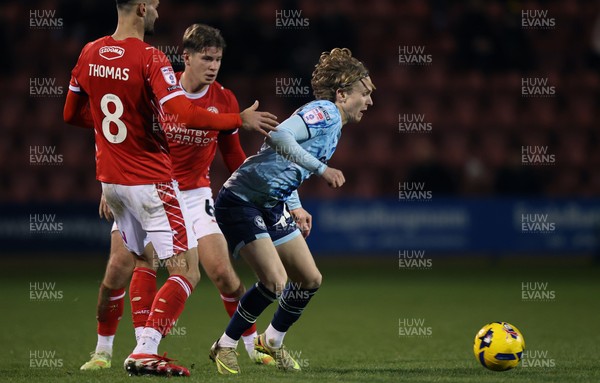 101225 - Crewe Alexandra v Newport County - Sky Bet League 2 - Sammy Braybrooke of Newport sneaks past Conor Thomas of Crewe with the ball