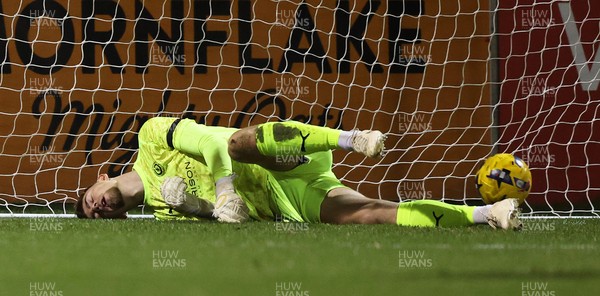 101225 - Crewe Alexandra v Newport County - Sky Bet League 2 - Dejectio from Goalkeeper Tom Booth of Crewe after 1st Newport goal