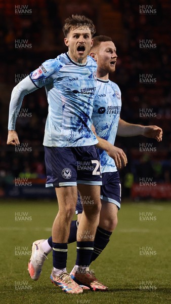 101225 - Crewe Alexandra v Newport County - Sky Bet League 2 - Ben Lloyd of Newport delight at 2nd goal scored by Cameron Antwi of Newport