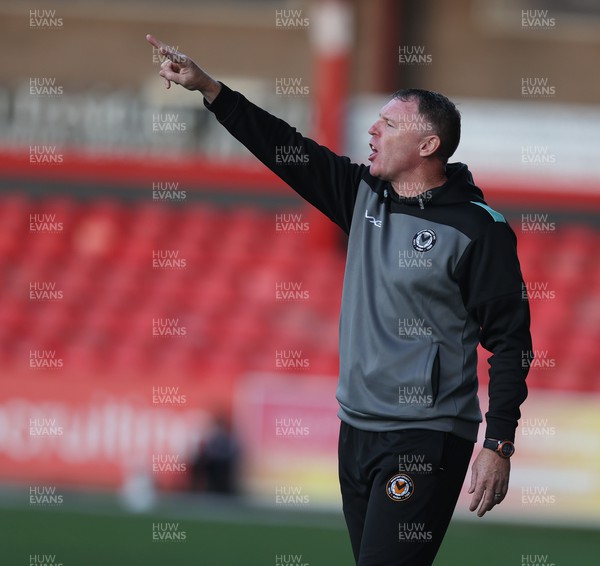 150823 - Crewe Alexandra v Newport County - Sky Bet League 2 - Manager Graham Coughlan of Newport County shouts instructions to players