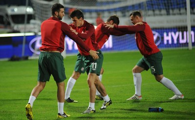 061012 - Croatia v Wales - World Cup QualifierWales players warm up before the game 