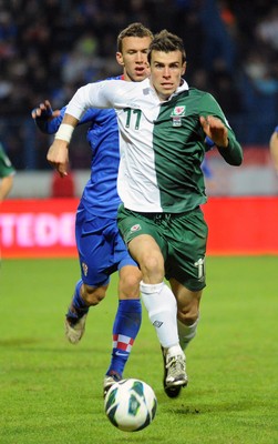 061012 - Croatia v Wales - World Cup QualifierWales' Gareth Bale breaks away from Croatia's Ivan Perisic 