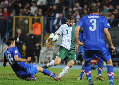 061012 - Croatia v Wales - World Cup QualifierWales' Ben Davies is tackled by Milan Badelj of Croatia 