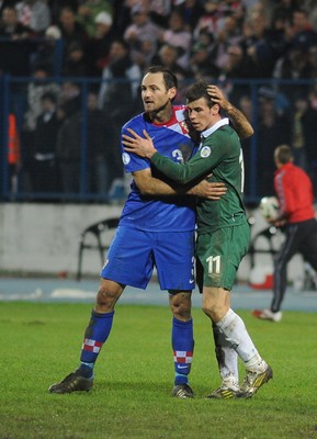 061012 - Croatia v Wales - World Cup QualifierWales' Gareth Bale congratulates Josip Simunic after the game  