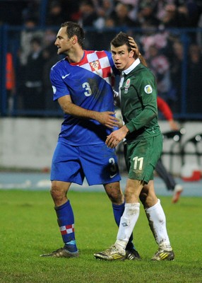 061012 - Croatia v Wales - World Cup QualifierWales' Gareth Bale congratulates Josip Simunic after the game  