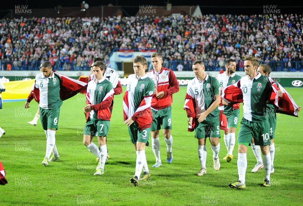 061012 - Croatia v Wales - World Cup QualifierWales players warm up before the game 