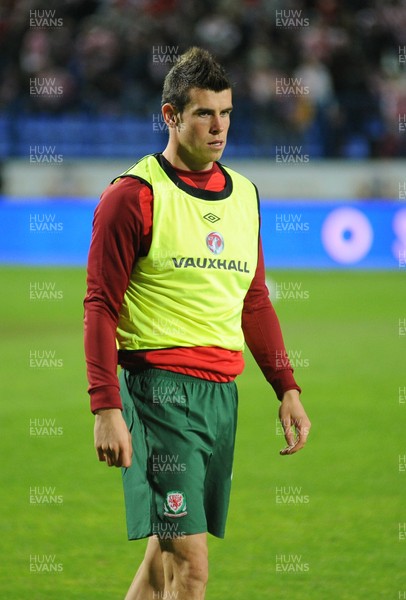 061012 - Croatia v Wales - World Cup QualifierWales players warm up before the game 