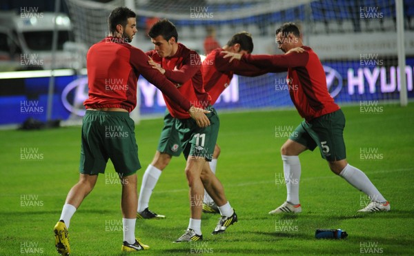 061012 - Croatia v Wales - World Cup QualifierWales players warm up before the game 