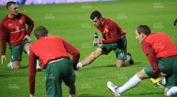 061012 - Croatia v Wales - World Cup QualifierWales players warm up before the game 
