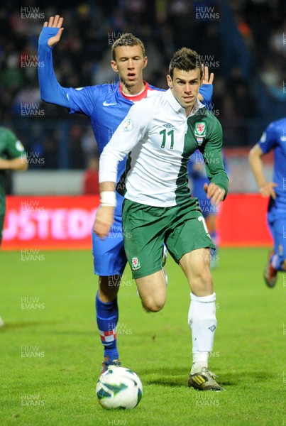 061012 - Croatia v Wales - World Cup QualifierWales' Gareth Bale breaks away from Croatia's Ivan Perisic 