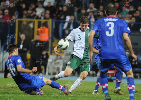 061012 - Croatia v Wales - World Cup QualifierWales' Ben Davies is tackled by Milan Badelj of Croatia 
